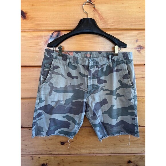 Dockers Alpha Slim Khaki Camo Men Shorts 36 - Picture 1 of 5